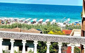 Hotel Yanis